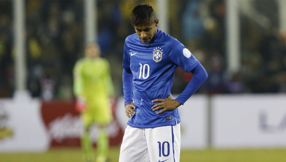 Neymar durante la derrota de Brasil ante Colombia