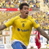 Araujo celebra el gol que le da el ascenso a Las Palmas