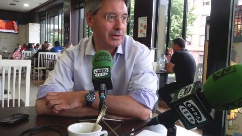 El regidor meco interviene en un desayuno informativo.