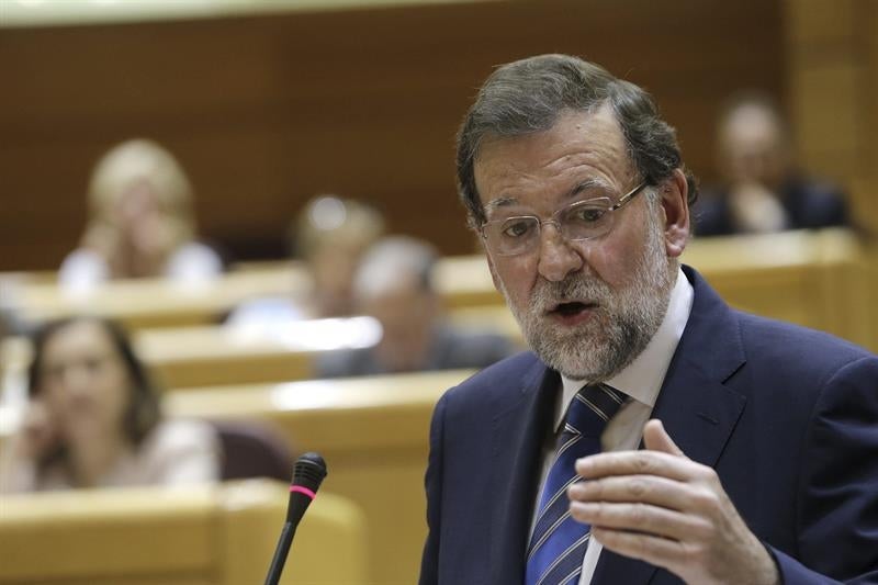 Resumen de prensa: El Gobierno estudia que los funcionarios recuperen días libres y pagas extra Resumen de prensa: El Gobierno estudia que los funcionarios recuperen días libres y pagas extra