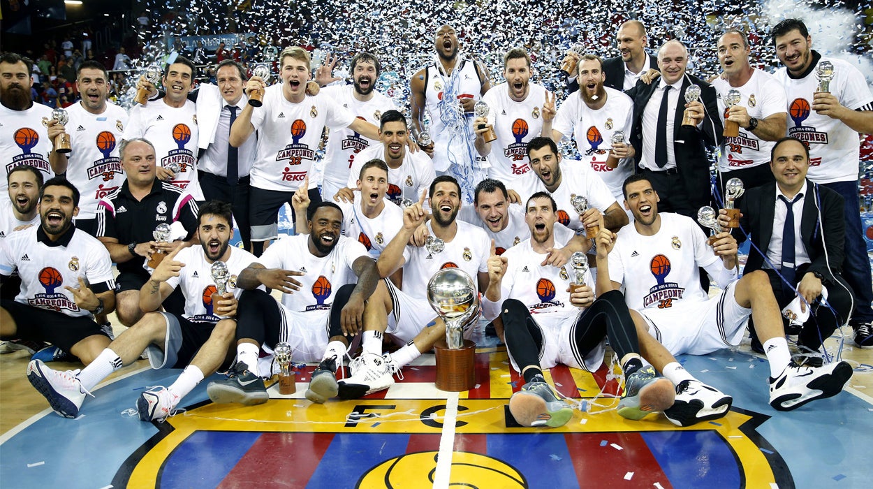 El Real Madrid gana la Liga y completa un póker histórico El Real Madrid gana la Liga y completa un póker histórico