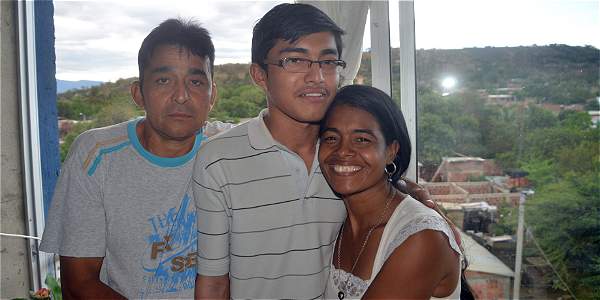 El tintero: Abdías Josué, el joven de barrio humilde que llegará a ser médico El tintero: Abdías Josué, el joven de barrio humilde que llegará a ser médico