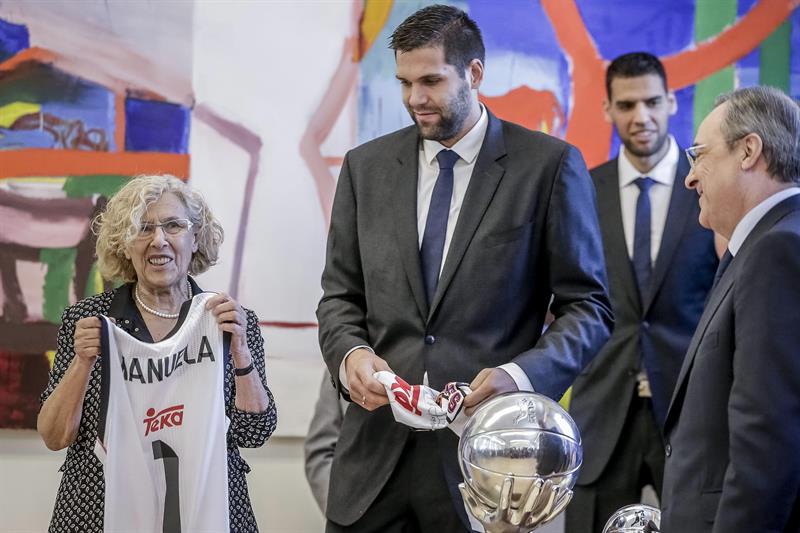 El Real Madrid celebra el título en las instituciones de la capital El Real Madrid celebra el título en las instituciones de la capital