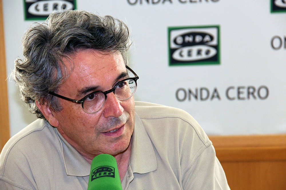 Andrés Trapiello: "Chaves Nogales es la inmensa tercera España, que las otras dos intentan borrar" Andrés Trapiello: "Chaves Nogales es la inmensa tercera España, que las otras dos intentan borrar"