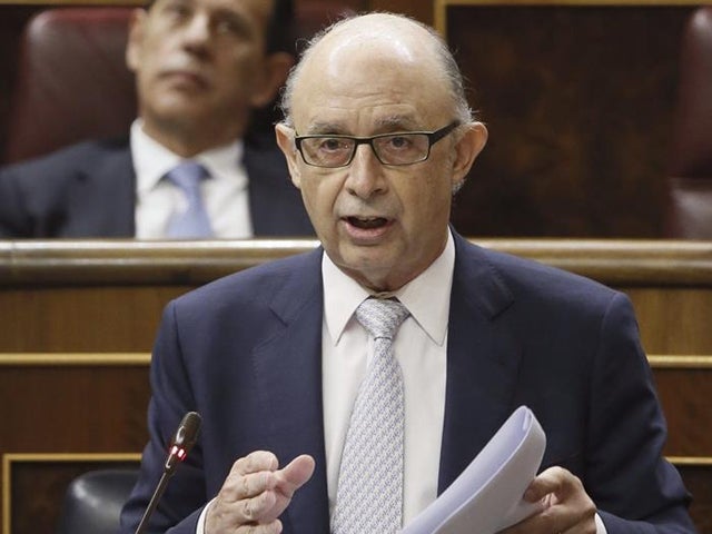 Cristóbal Montoro: "Las pensiones públicas en España están garantizadas por el Estado" Cristóbal Montoro: "Las pensiones públicas en España están garantizadas por el Estado"