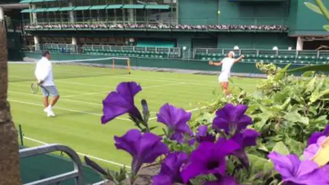 Primer entrenamiento de Nadal en Wimbledon Primer entrenamiento de Nadal en Wimbledon