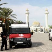 Agentes de policía en Túnez tras un atentado en 2013