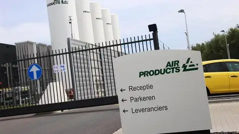 Detalle de la entrada de la fábrica en Isere atacada Detalle de la entrada de la fábrica en Isere atacada