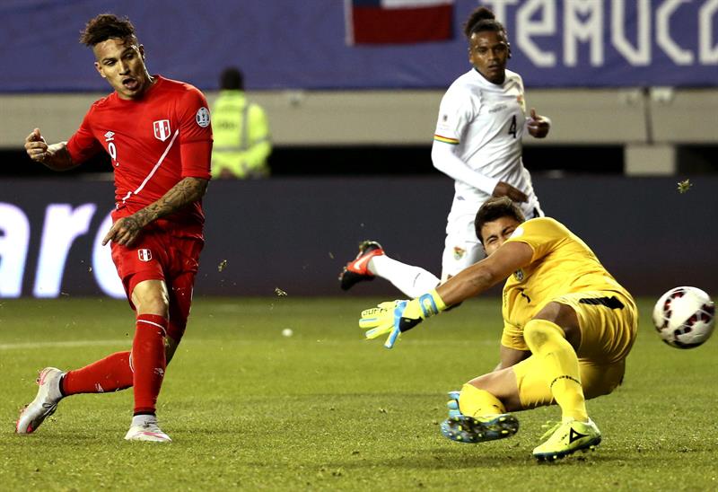 Un triplete de Guerrero lleva a Perú a semifinales Un triplete de Guerrero lleva a Perú a semifinales