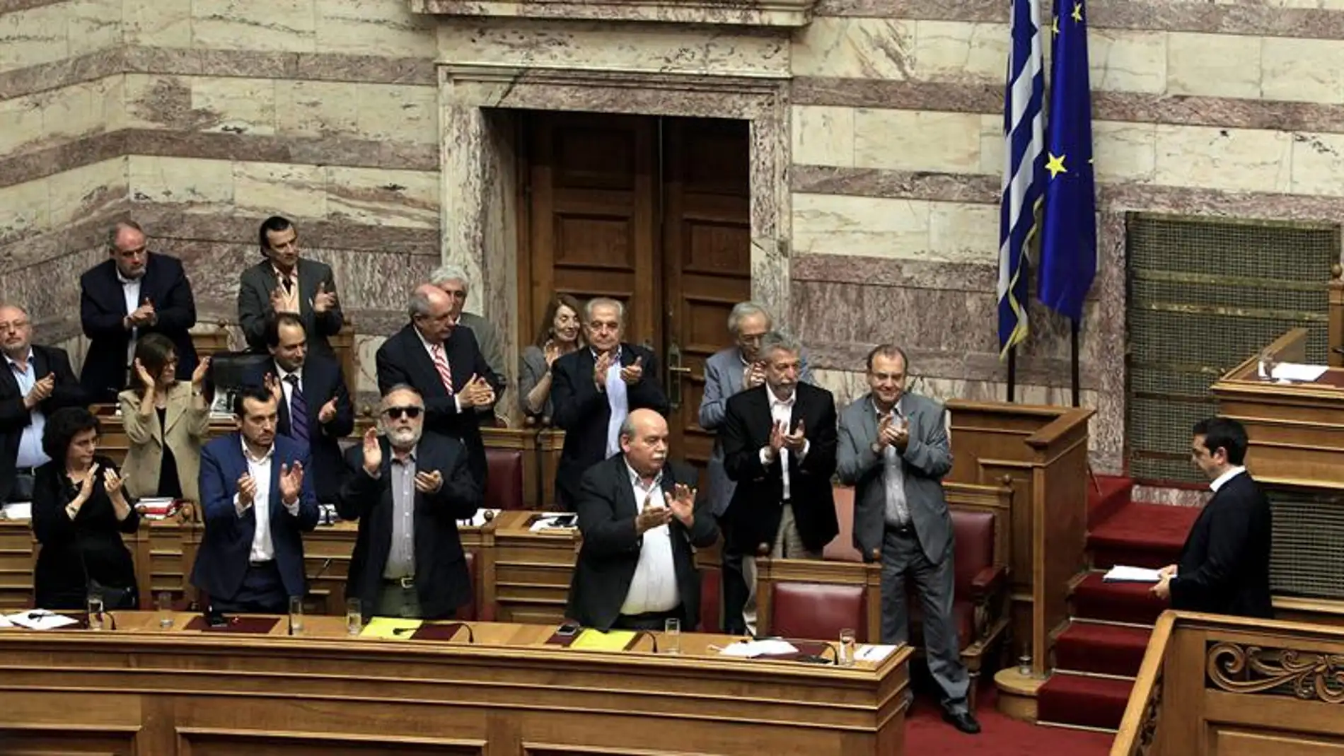 El Parlamento griego aprueba la convocatoria de referéndum sobre las medidas de Bruselas