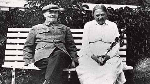 Lenin y su esposa Nadia Kr&uacute;pskaia 