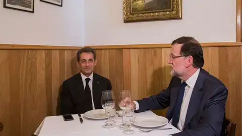 Nicolás Sarkozy comiendo con Mariano Rajoy en Madrid Nicolás Sarkozy comiendo con Mariano Rajoy en Madrid