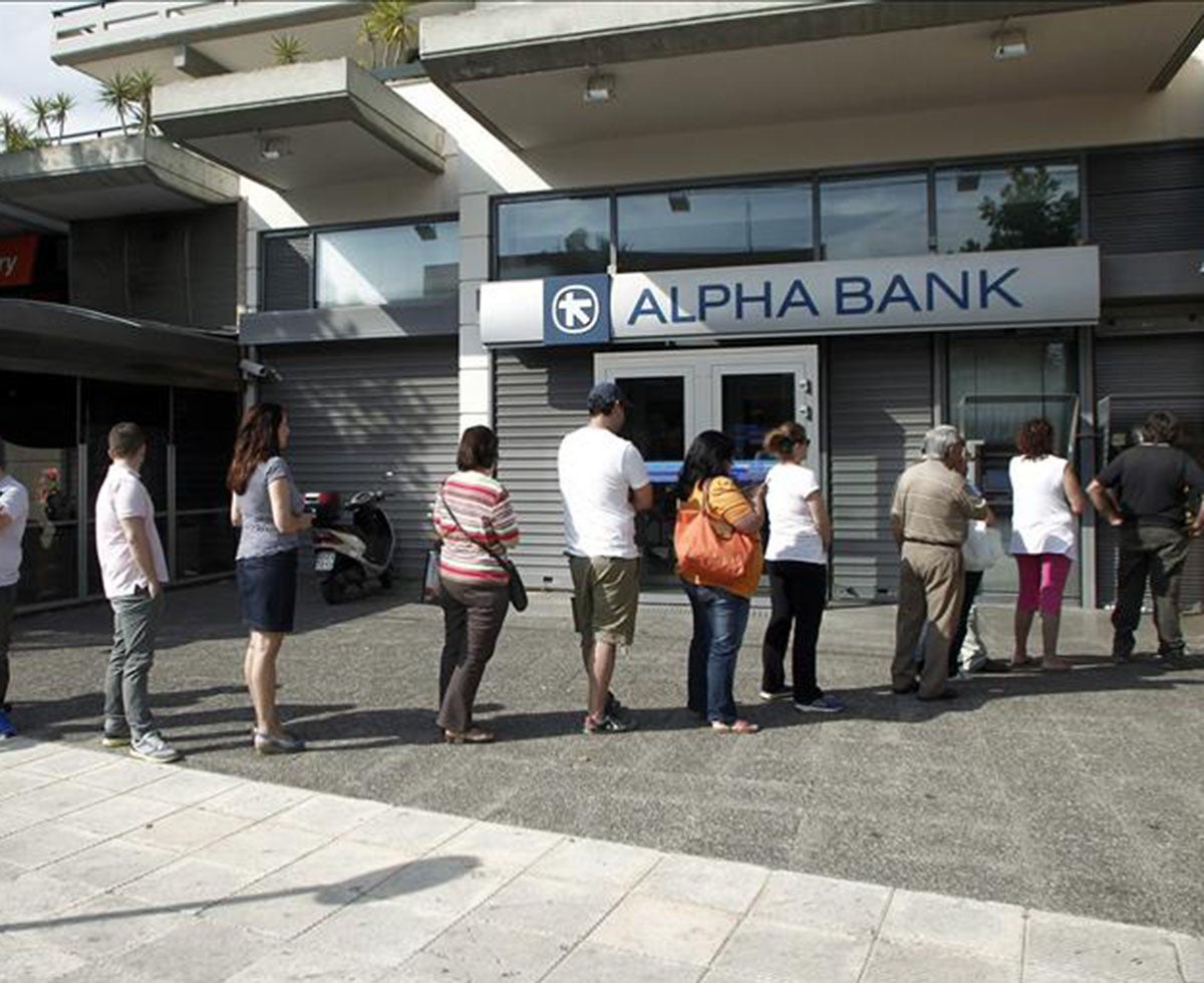 Medios griegos afirman que los bancos no se abrirán hasta el martes o miércoles Medios griegos afirman que los bancos no se abrirán hasta el martes o miércoles