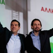 Tsipras junto a Pablo Iglesias