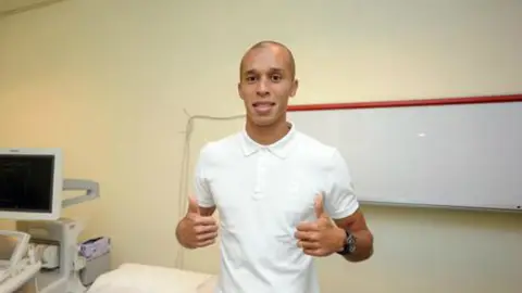 Miranda pasa reconocimiento médico con el Inter de Milán Miranda pasa reconocimiento médico con el Inter de Milán