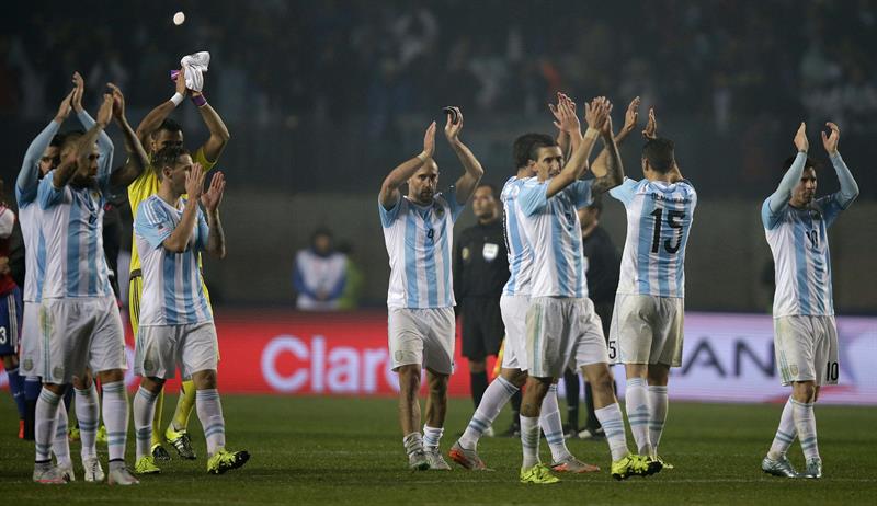 Un soberbio Messi, con tres goles, guía a Argentina a cuartos de final de la Copa América Un soberbio Messi, con tres goles, guía a Argentina a cuartos de final de la Copa América