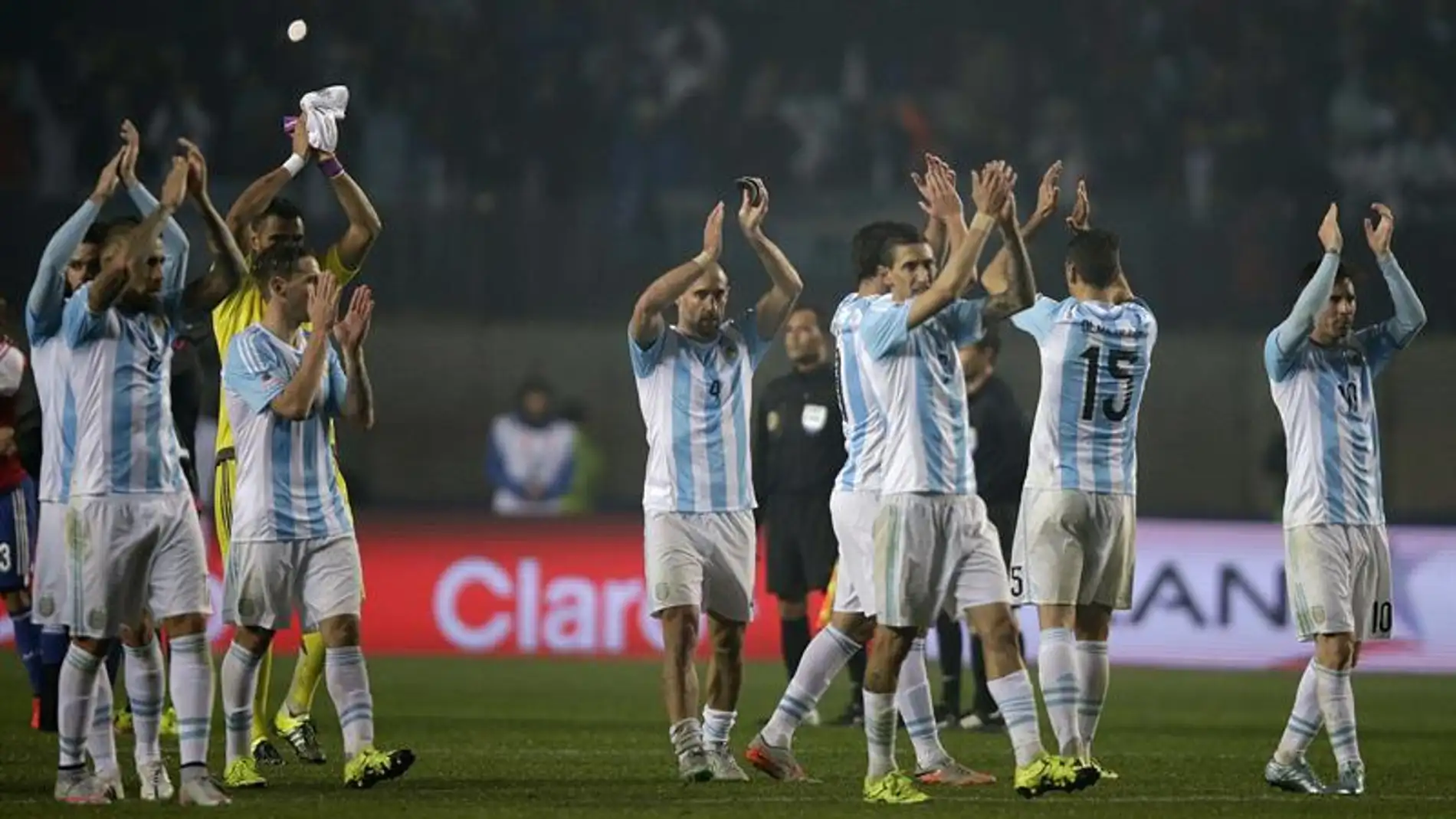 Los jugadores argentinos celebran el pase a la final de la Copa América