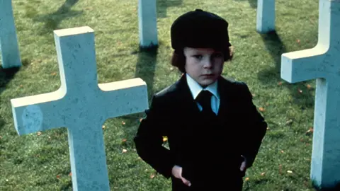 Escena de La Profecía Escena de La Profecía