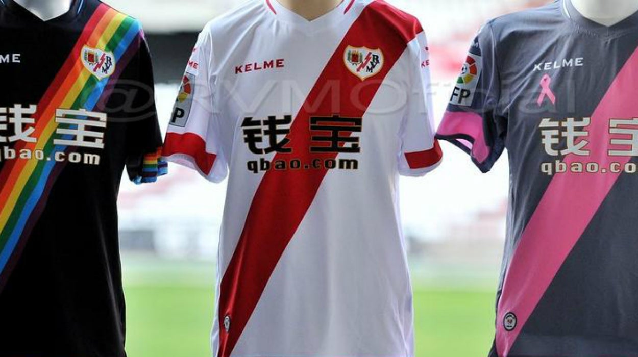 El Rayo Vallecano apuesta por una camiseta con la bandera arcoiris El Rayo Vallecano apuesta por una camiseta con la bandera arcoiris