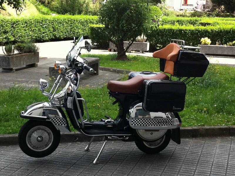 Un Simca 1000, una scooter, una Vespa y otros primeros vehículos de los oyentes Un Simca 1000, una scooter, una Vespa y otros primeros vehículos de los oyentes