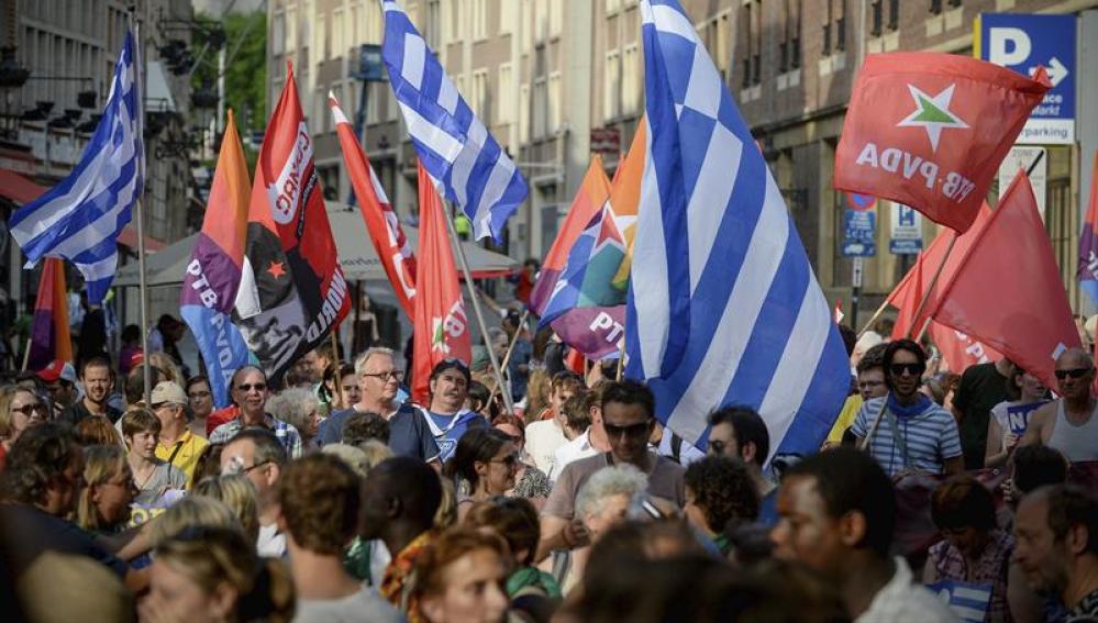 Un grupo de personas se manifiestan en Grecia