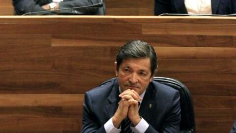 El socialista Javier Fern&aacute;ndez tras la votaci&oacute;n de los diputados de Foro