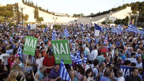 Varias personas a favor del s&iacute; en el refer&eacute;ndum del pr&oacute;ximo domingo