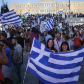 Griegos festejan la victoria del 'no' 