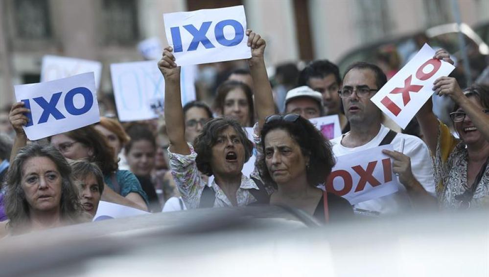 Los griegos deciden en referéndum el futuro de su país
