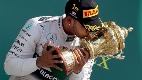 Hamilton gana en Silverstone