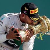 Hamilton gana en Silverstone