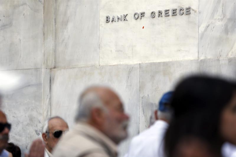Reabren los bancos de Grecia aunque se mantienen sus controles de capital Reabren los bancos de Grecia aunque se mantienen sus controles de capital