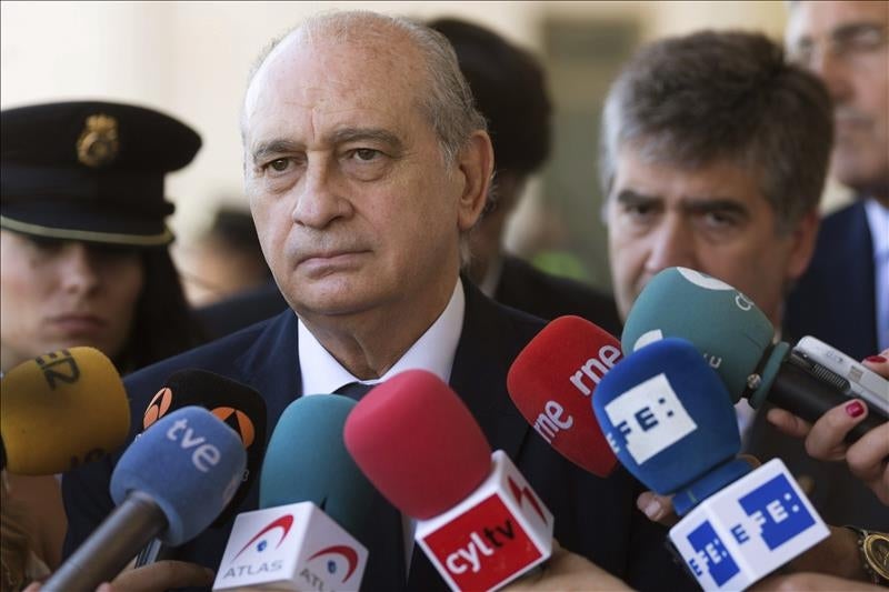 Fernández Díaz: "La justicia no se va a perturbar por los manifestantes que apoyan a Mas" Fernández Díaz: "La justicia no se va a perturbar por los manifestantes que apoyan a Mas"