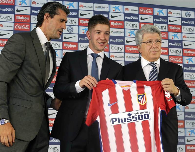 Luciano Vietto es presentado como jugador del Atlético de Madrid Luciano Vietto es presentado como jugador del Atlético de Madrid