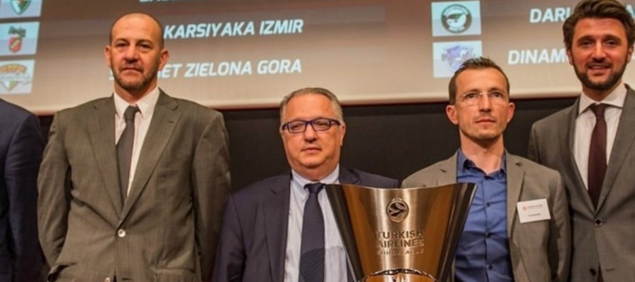 Alberto Herreros junto al resto de miembros del Grupo A de Euroliga Alberto Herreros junto al resto de miembros del Grupo A de Euroliga