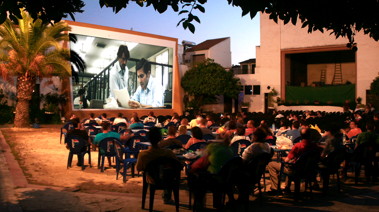 La Filmoteca de Extremadura convierte plazas, parques y espacios abiertos de la región en un cine de verano La Filmoteca de Extremadura convierte plazas, parques y espacios abiertos de la región en un cine de verano