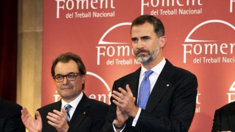 Felipe VI con el presidente de la Generalitat, Artur Mas