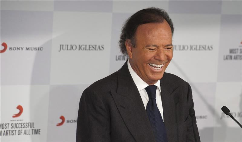 Julio Iglesias: "Estoy deseando llegar a la tercera edad para tener una relación amorosa como Dios manda" Julio Iglesias: "Estoy deseando llegar a la tercera edad para tener una relación amorosa como Dios manda"