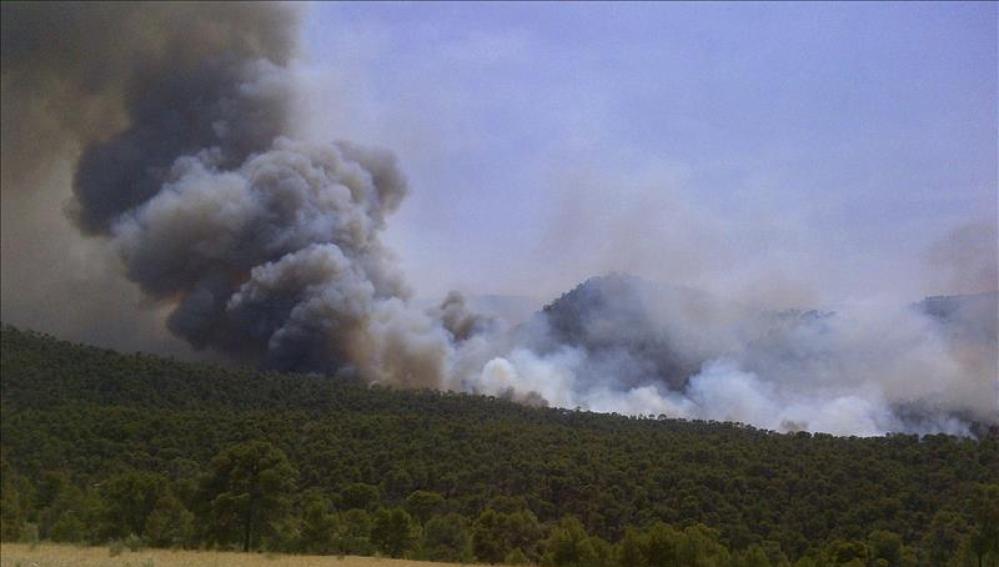 Imagen del incendio originado el domingo en el término municipal de Quesada (Jaén).