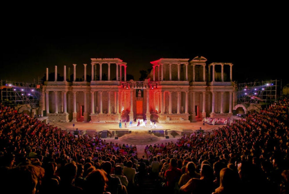 Un festival en el Teatro Romano de Mérida, el Cértamen del Queso de Cabrales y las rutas ornitológicas por España, los planes del fin de semana Un festival en el Teatro Romano de Mérida, el Cértamen del Queso de Cabrales y las rutas ornitológicas por España, los planes del fin de semana