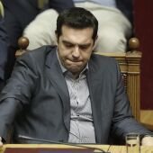 Tsipras durante la votación en el Parlamento griego