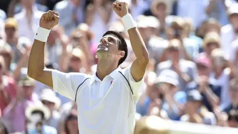 Djokovic avanza a la final de la Wimbledon al derrotar a Richard Gasquet Djokovic avanza a la final de la Wimbledon al derrotar a Richard Gasquet