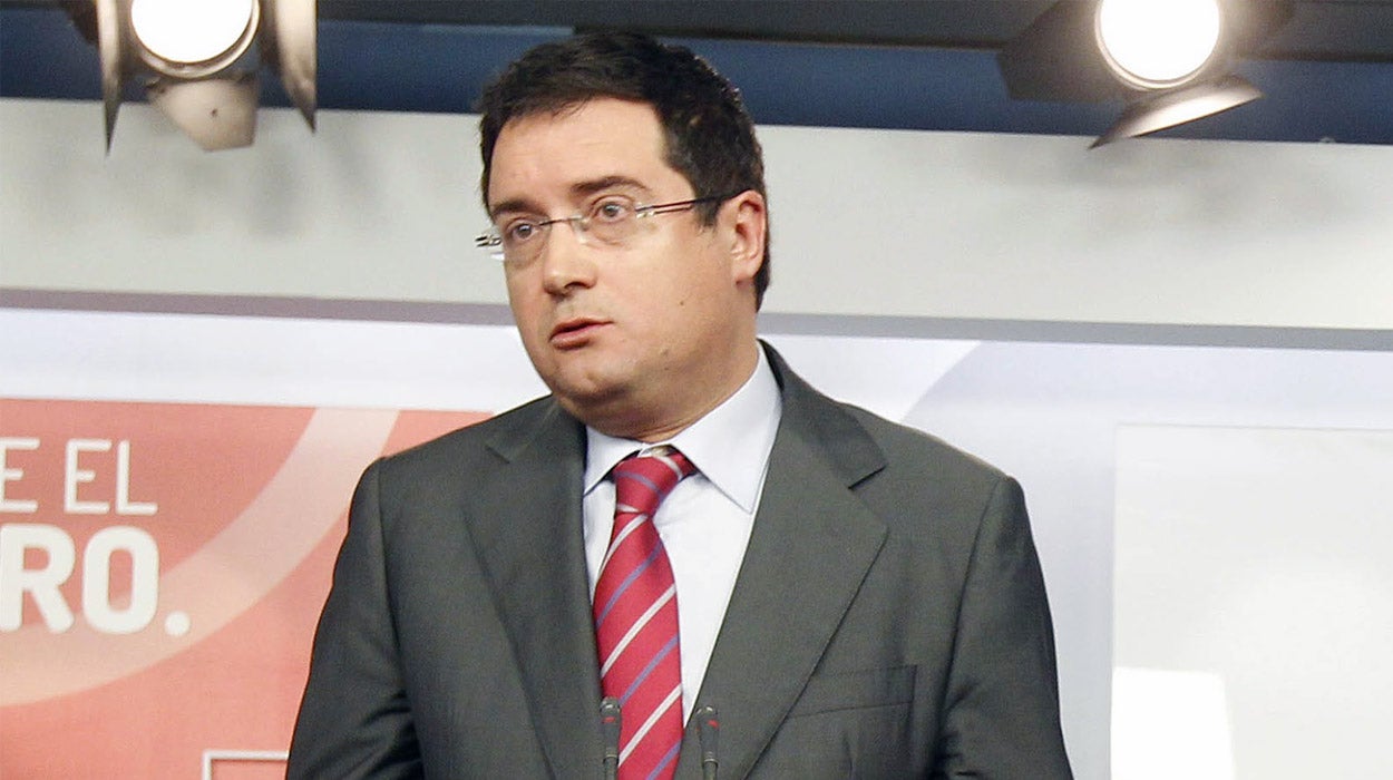 El PSOE pide a Podemos no desperdiciar una "ocasión de oro" para desbancar al PP El PSOE pide a Podemos no desperdiciar una "ocasión de oro" para desbancar al PP