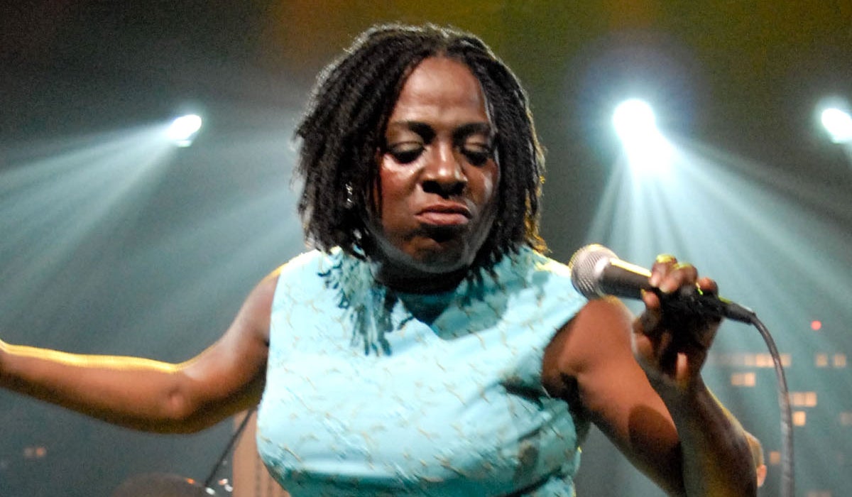 Canciones económicas: 'What if we all stopped paying taxes' de Sharon Jones & The Dap Kings episode artwork