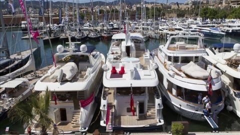 Varias embarcaciones atracadas en un puerto