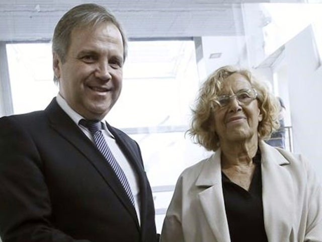 Carmona asegura que la alcaldesa modificará la web 'Versión original' Carmona asegura que la alcaldesa modificará la web 'Versión original'