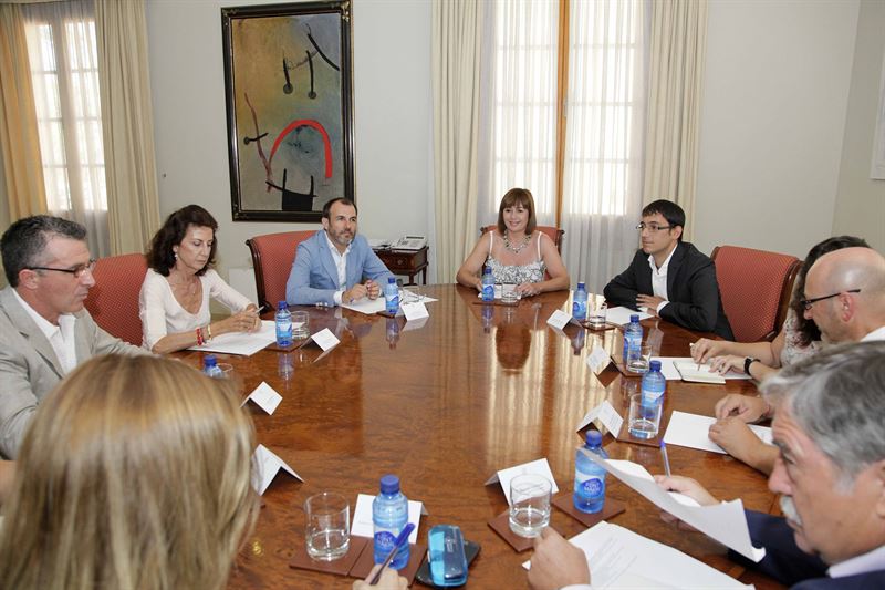 Armengol anuncia "una hoja de ruta compartida" con agentes sociales y económicos para lograr más competitividad laboral Armengol anuncia "una hoja de ruta compartida" con agentes sociales y económicos para lograr más competitividad laboral