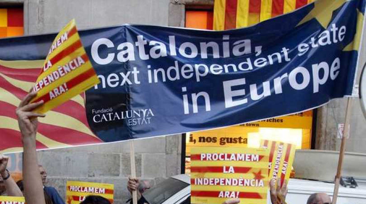 Las preguntas de Amón: "¿La atención sobre Grecia nos distrae de que la primera salida de la zona euro podría ser la de Cataluña?" Las preguntas de Amón: "¿La atención sobre Grecia nos distrae de que la primera salida de la zona euro podría ser la de Cataluña?"