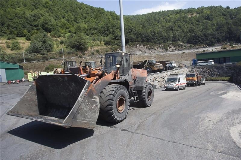 Se reaunuda el rescate del minero muerto en Cerredo por el derrumbe de una mina Se reaunuda el rescate del minero muerto en Cerredo por el derrumbe de una mina