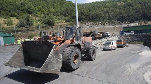 Las maquinas del operativo de rescate, paradas tras suspenderse las labores de b&uacute;squeda